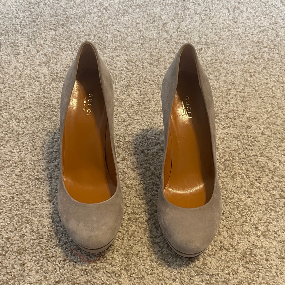 Gucci suede pumps 38.5